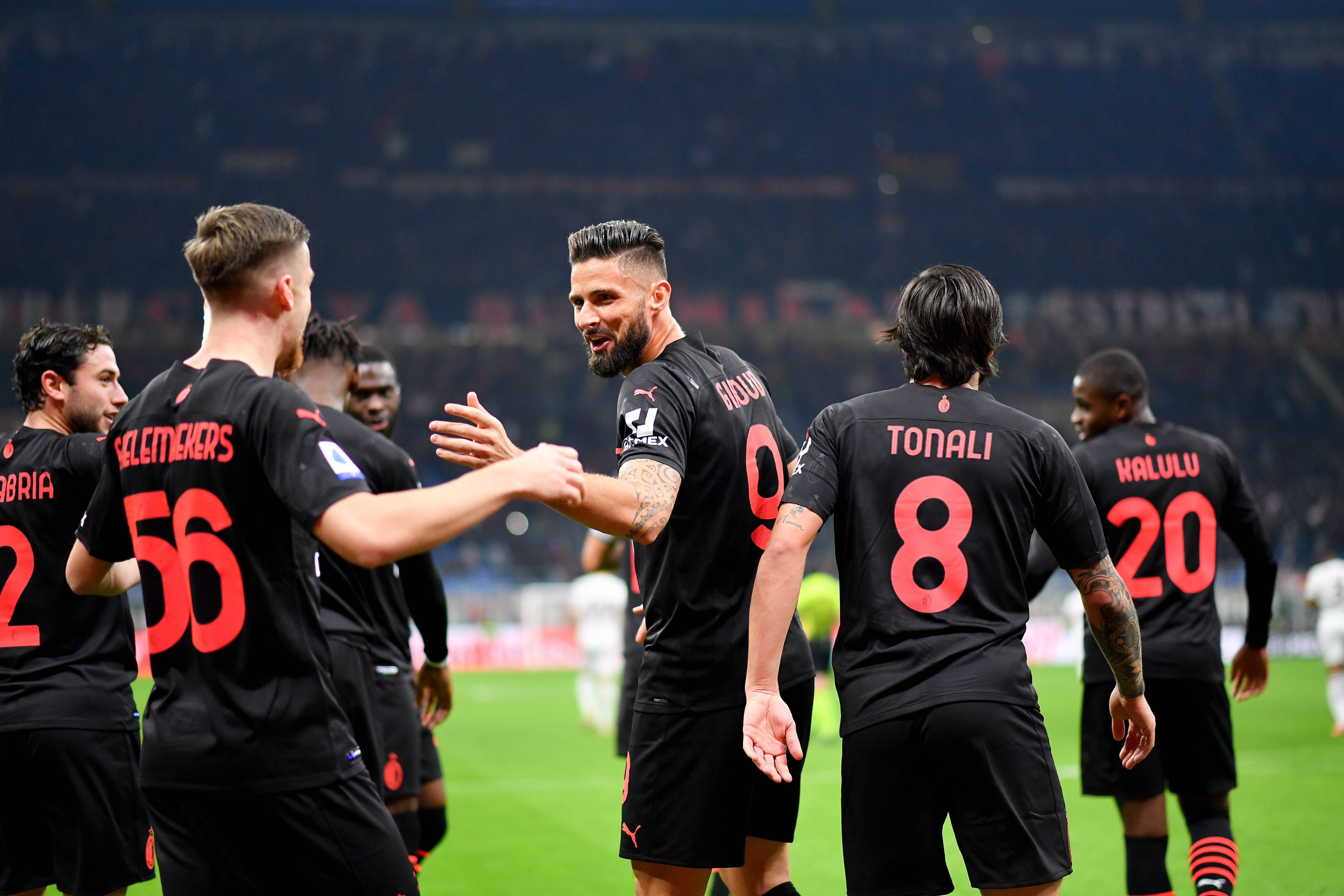 足球曝英超多队将出售核心以平衡财政（曝英超多队拟出售核心球员以缓解财务压力）