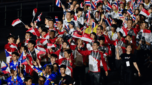 攻守兼备助博洛尼亚斩落领头羊那不勒斯，卢库米当选全场最佳（博洛尼亚力克榜首那不勒斯，卢库米攻防俱佳荣膺全场最佳）