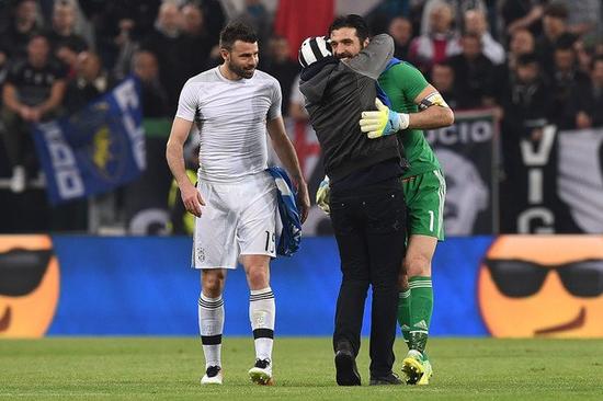 昂达夫首次德甲连场进球2+；对多特进6球生涯德甲单一对手最多（昂达夫首次在德甲连两场打入至少2球；对阵多特已进6球为其德甲单一对手最多）