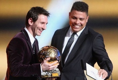 尤文全队和球迷一起出现在登机口，斯帕莱蒂和球迷们友好互动（尤文全队与球迷同现登机口，斯帕莱蒂现场亲切互动）