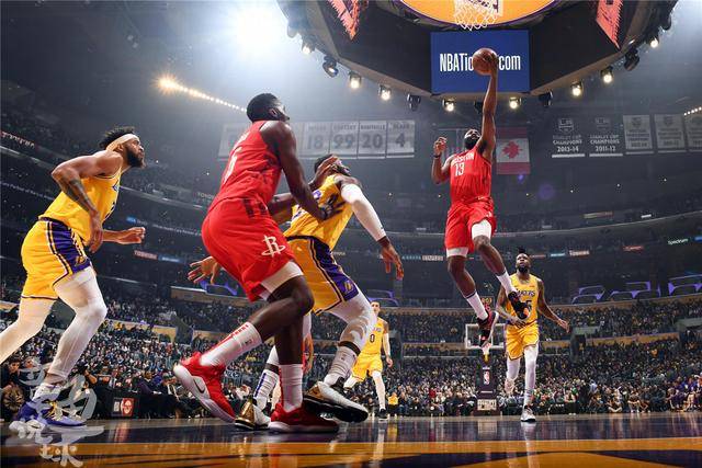 NBA季后赛焦点球员精彩表现（NBA季后赛明星球员高光时刻）